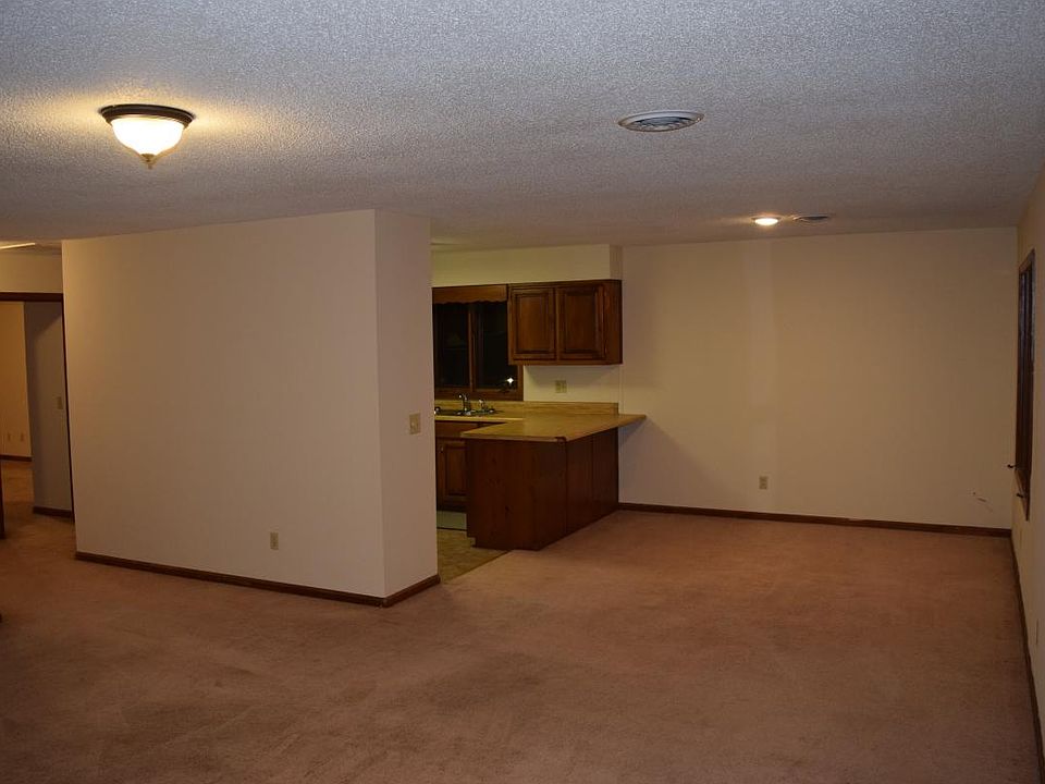 open floor plan in living room, dining, and kitchen