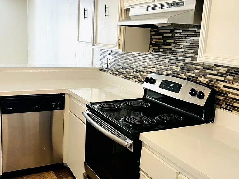 San Mateo Apartments — Photo 5