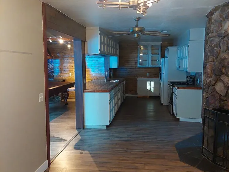 1490 Seminole Dr — Photo 5