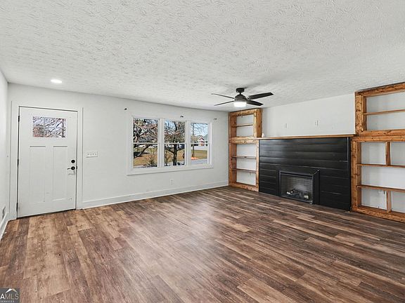3rd image of 221 Rome St