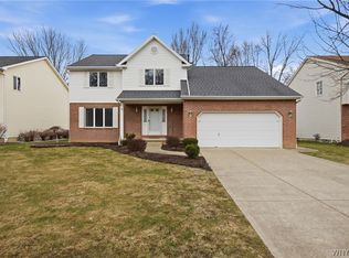 84 S Castlerock Ln, East Amherst, NY 14051