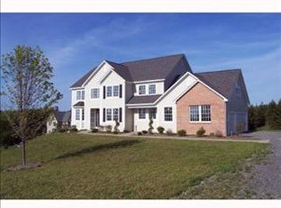 4260 Fraser Fir Dr, Manlius, NY 13104