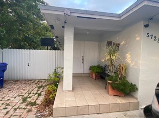 5725 SW 40th St, West Park, FL 33023