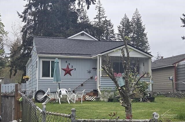 1st image of 4933 Victory Drive