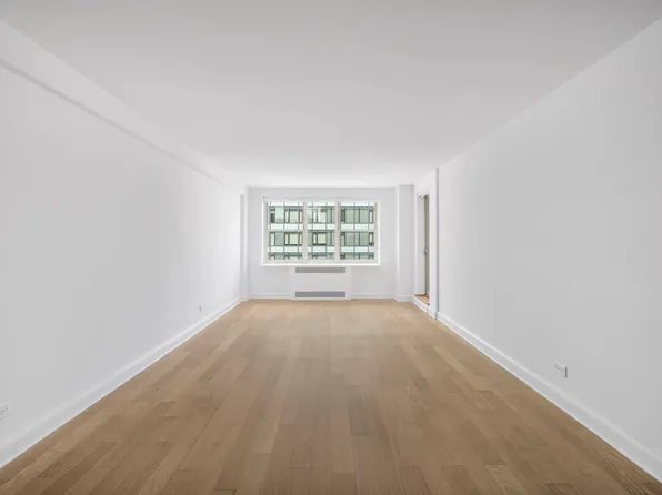 300 East 57th Street image 4 of 13