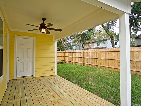 3rd image of 1339 Camelia St