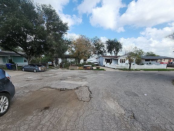 5th image of 4522 Castenon St