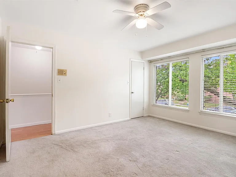 6332 Chevy Chase Dr #16 — Photo 10