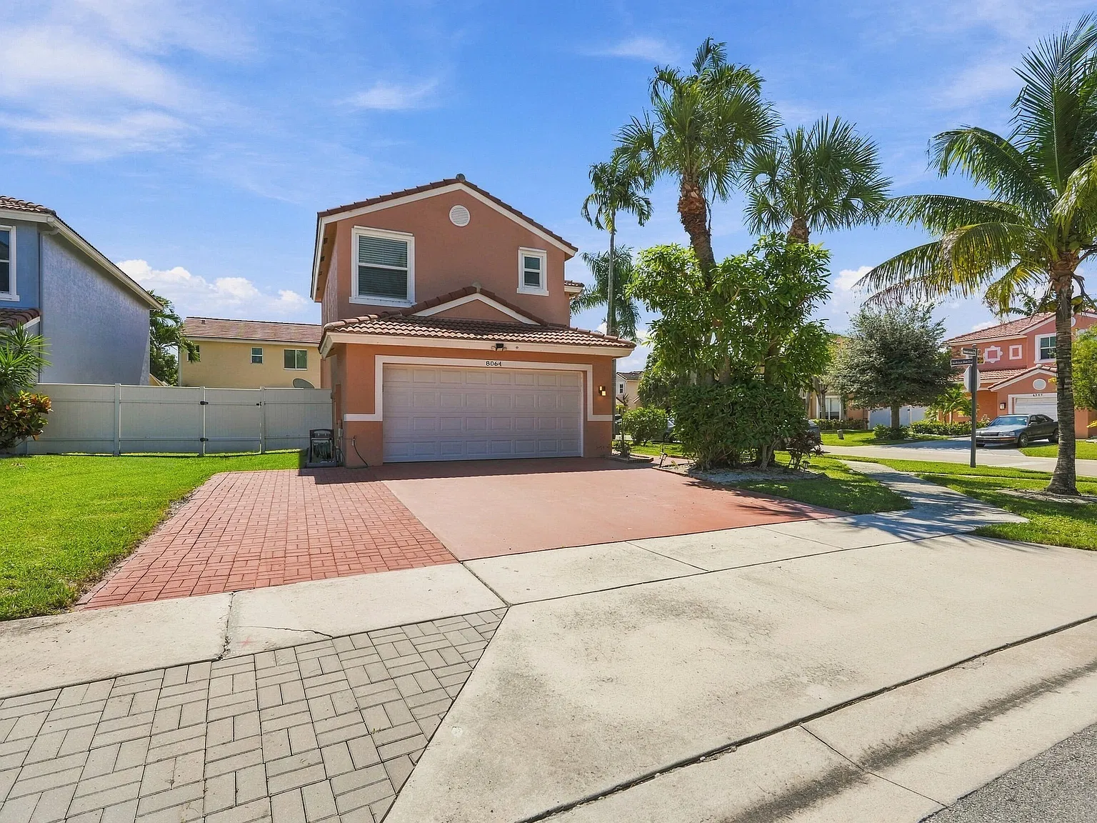 4 bed, 2.5 bath, 1843 sqft, $4,500 — Photo 2