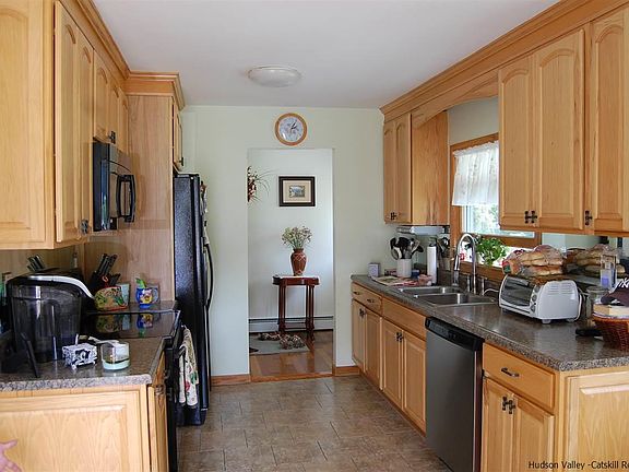 4th image of 335 Vineyard Ave