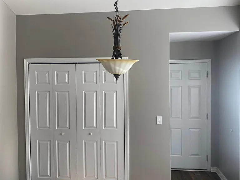 Breakfast Area/Laundry