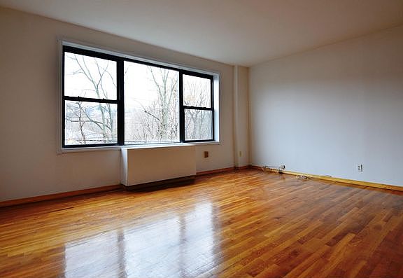 3rd image of 175 Zoe St APT 3A