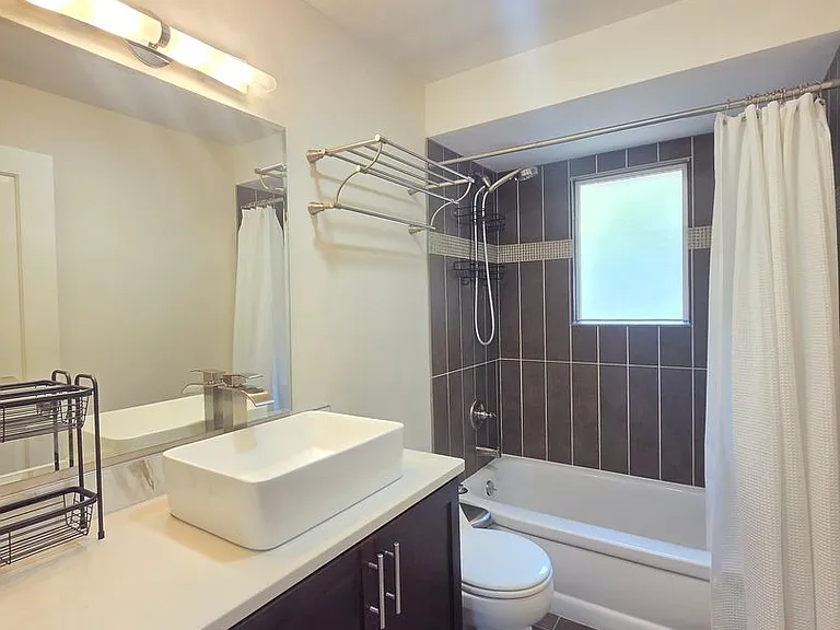 202 E Rockwood Blvd #2 — Photo 13