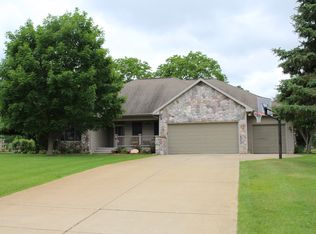 2008 W Coachlight Dr, Jackson, MI 49201