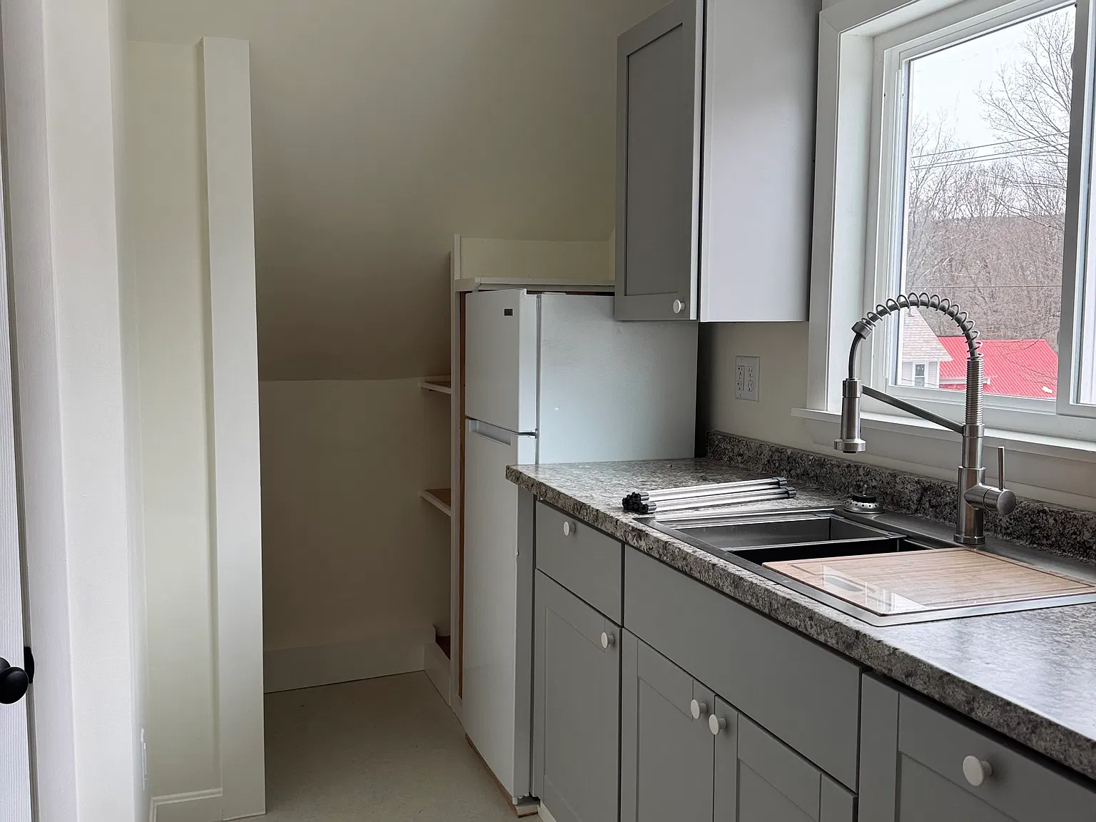 Studio, $950 — Photo 2