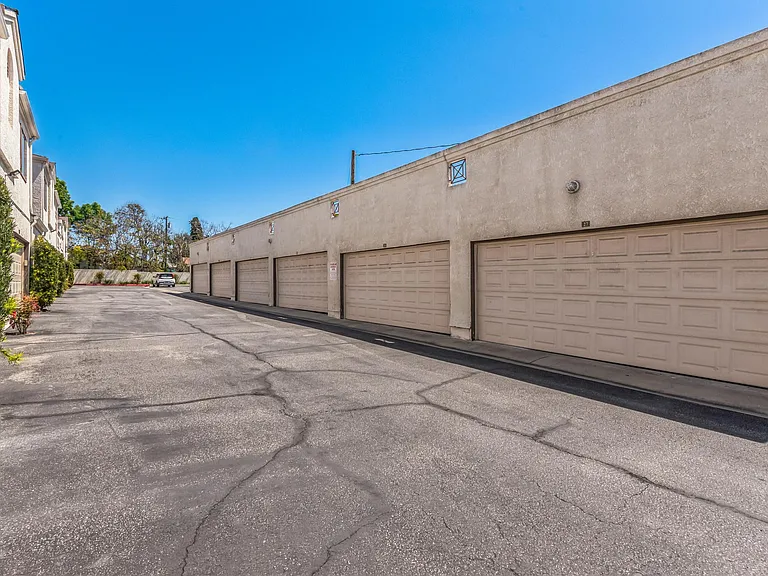 Villas at Whittier — Photo 13