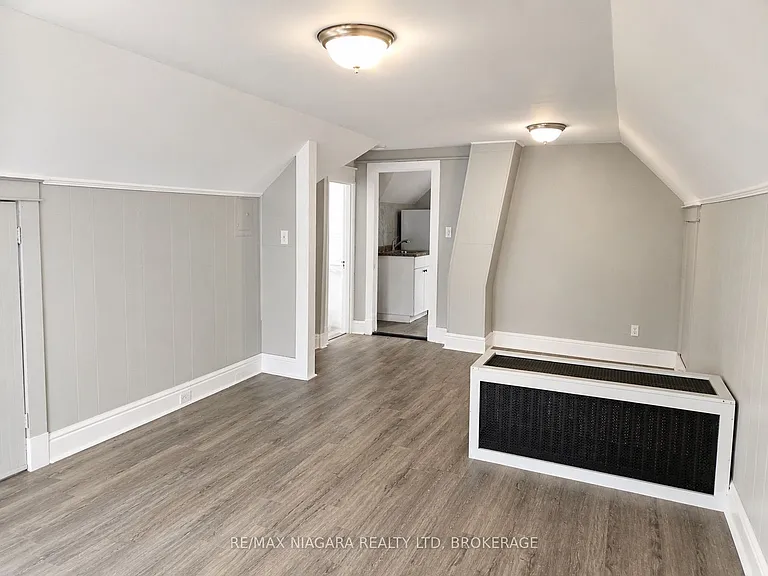 23 Avenue Pl #3 — Photo 4