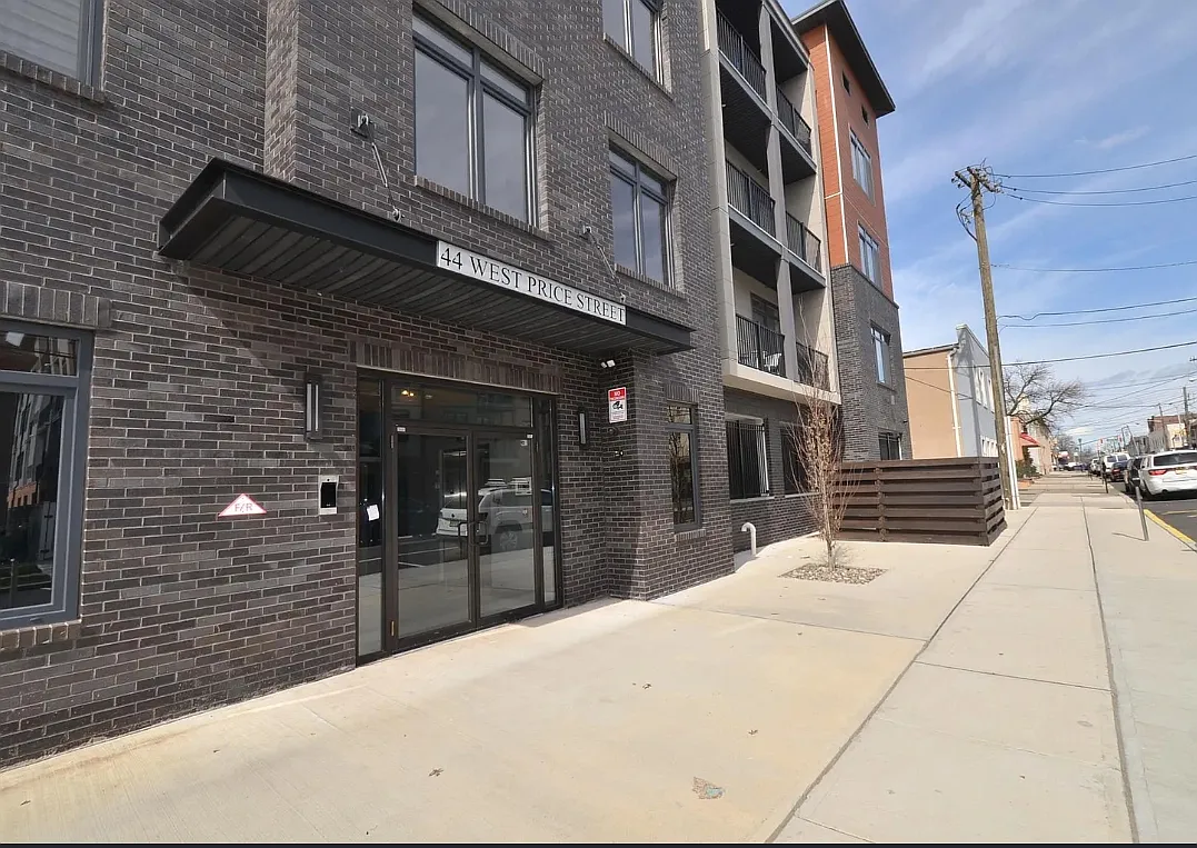 44 West Price Street — Photo 2