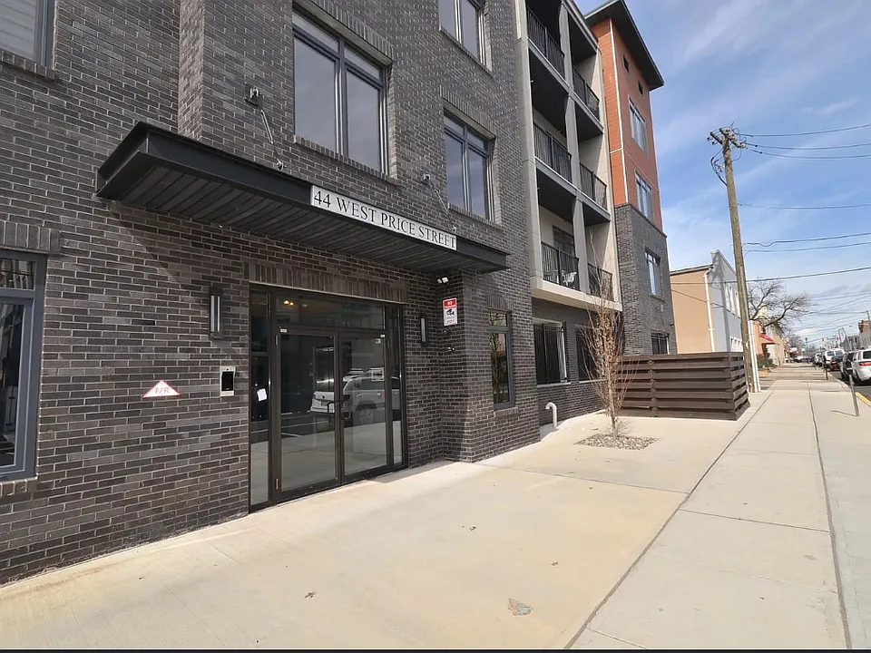 44 West Price Street