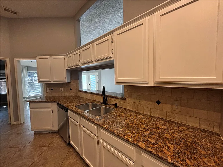 2910 Pioneer Pass — Photo 12