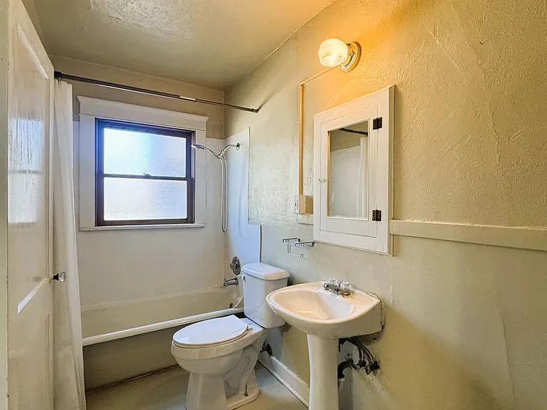 1263 Oak St #3 — Photo 12