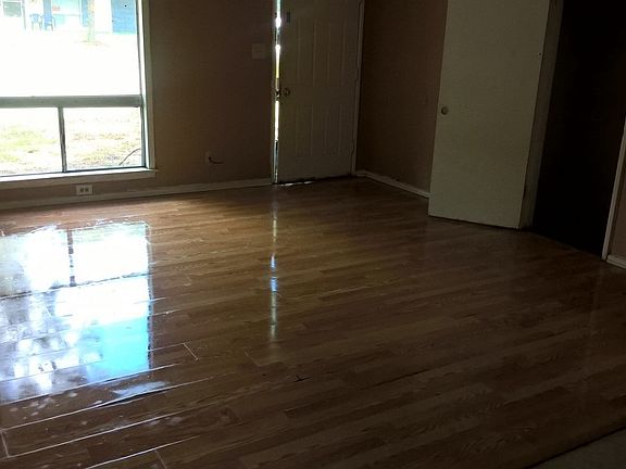 2nd image of 1565 Woody Dr