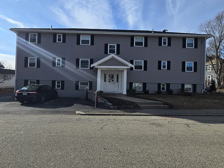 160 Elm St #B — Photo 8