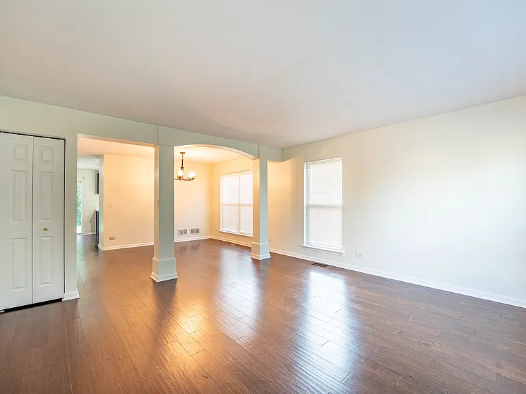 965 Summerhill Dr — Photo 3