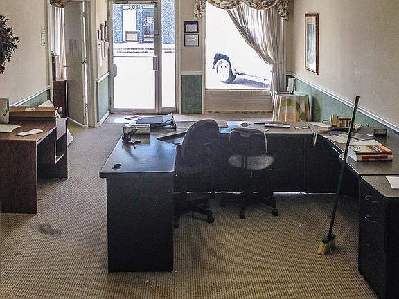 2nd image of 102 W Frank St