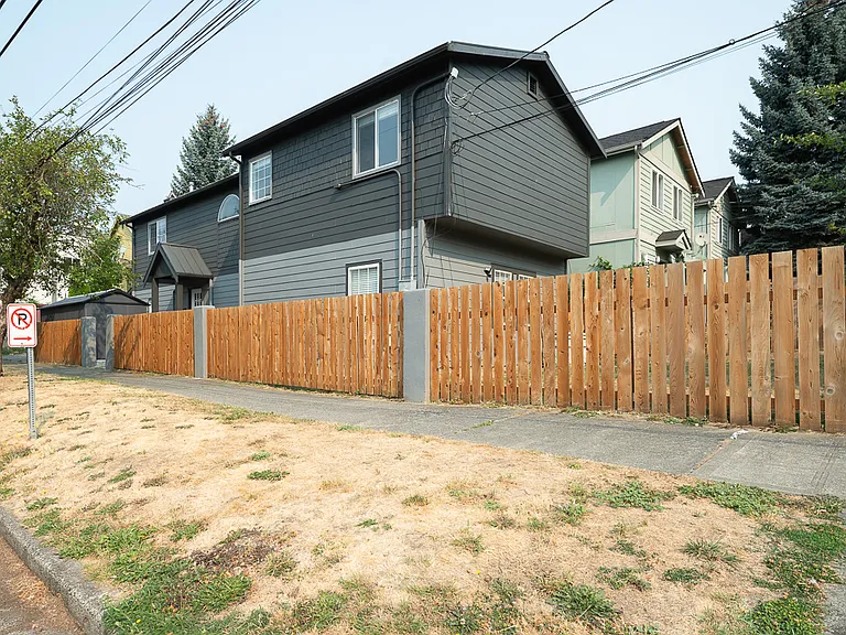933 29th Ave S #A — Photo 36