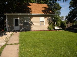 1112 S 4th St, Burlington, IA 52601