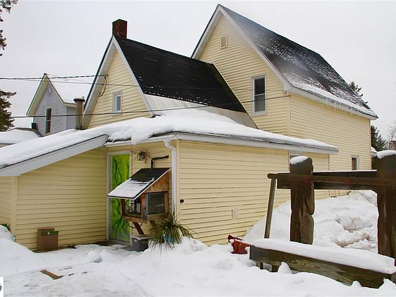 3rd image of 401 E Cayuga St