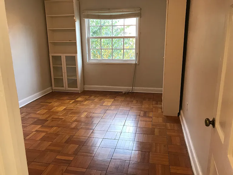 W Abingdon Dr — Photo 5