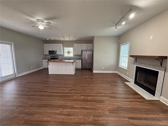 2nd image of 618 Liberty St