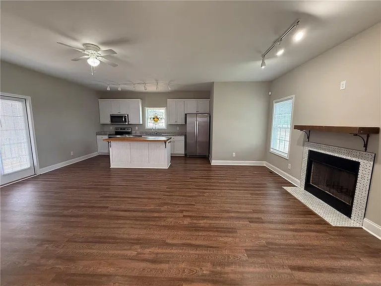 618 Liberty St — Photo 2