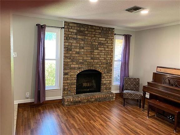 4th image of 732 Saint Julien Dr