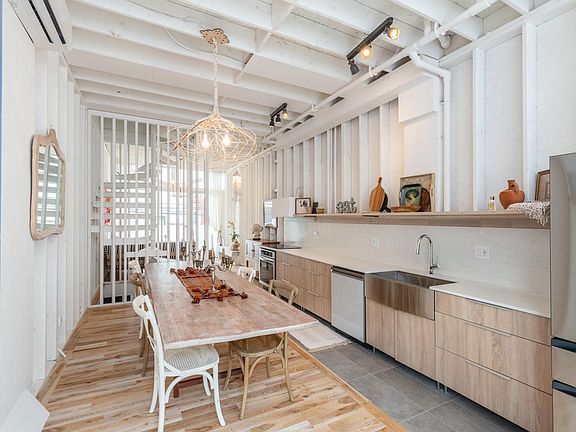 5th image of 2028 Dorrance St
