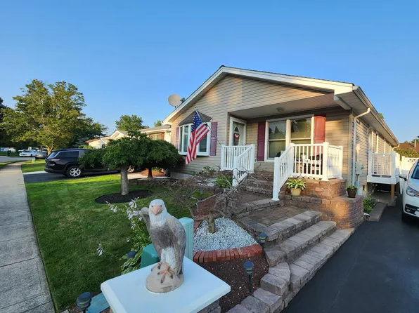 14 Pine Tree Lane, Manalapan, NJ 07726