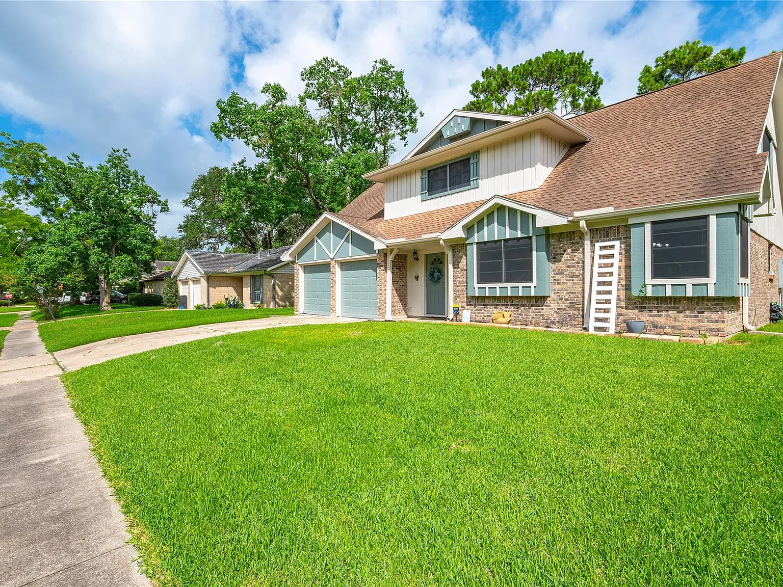 4 bed, 2.5 bath, 1966 sqft, $2,800 — Photo 2