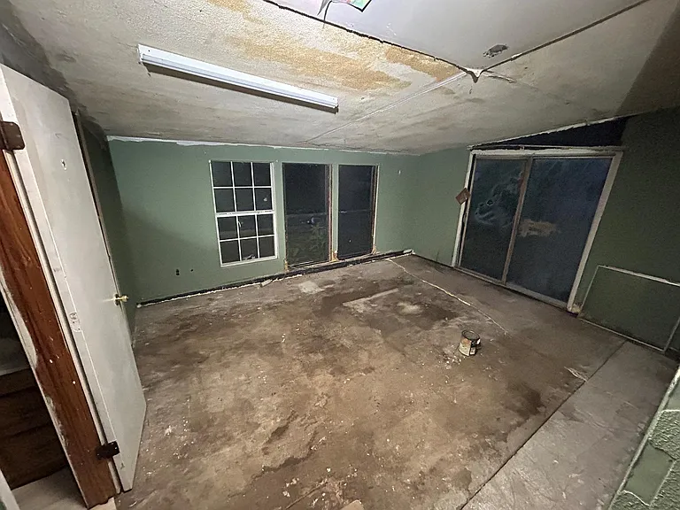 221 S Central Ave — Photo 29