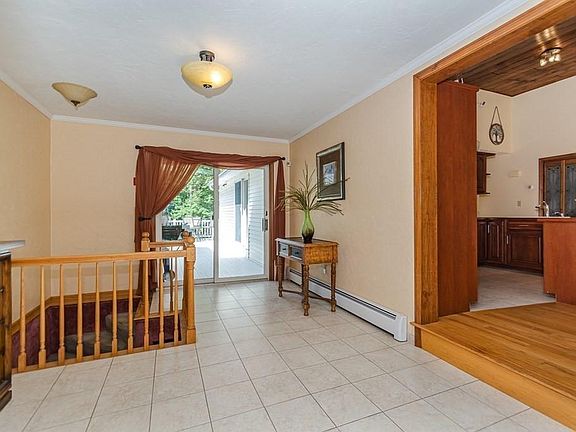 3rd image of 105 Lakeview Ave
