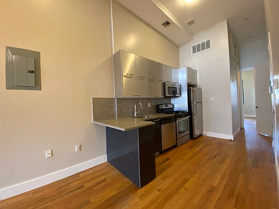 4th image of 1436 Greene Ave APT 3L