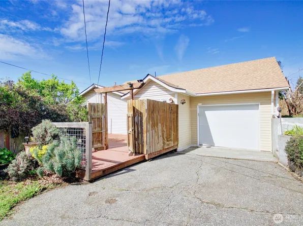 818 Serene View Road, Camano Island, WA 98282