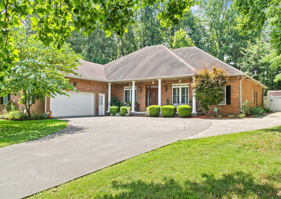 1st image of 2882 Prince Dr