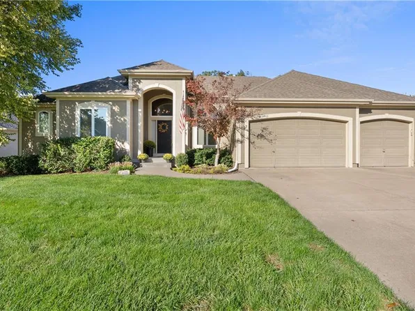 4324 SE Canter Dr, Lees Summit, MO 64082