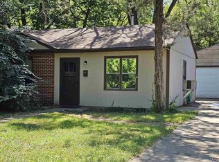 2405 SW Edgewater Ter, Topeka, KS 66614