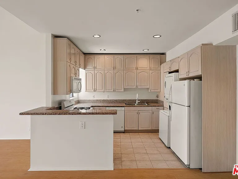 923 Euclid St #302 — Photo 5