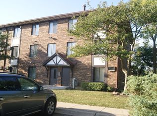 1 Timber Ln APT 2, Vernon Hills, IL 60061