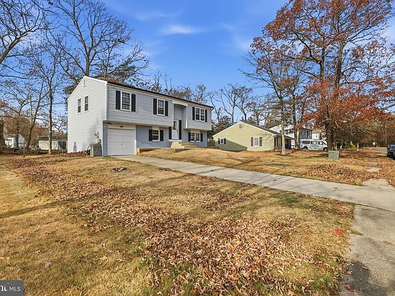 3rd image of 1003 Poston Dr