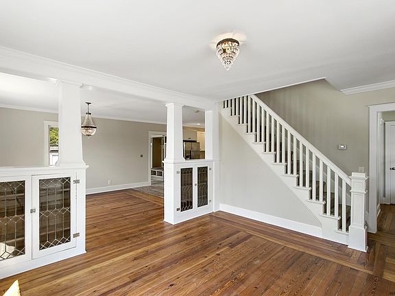 2nd image of 825 Hudson Ave